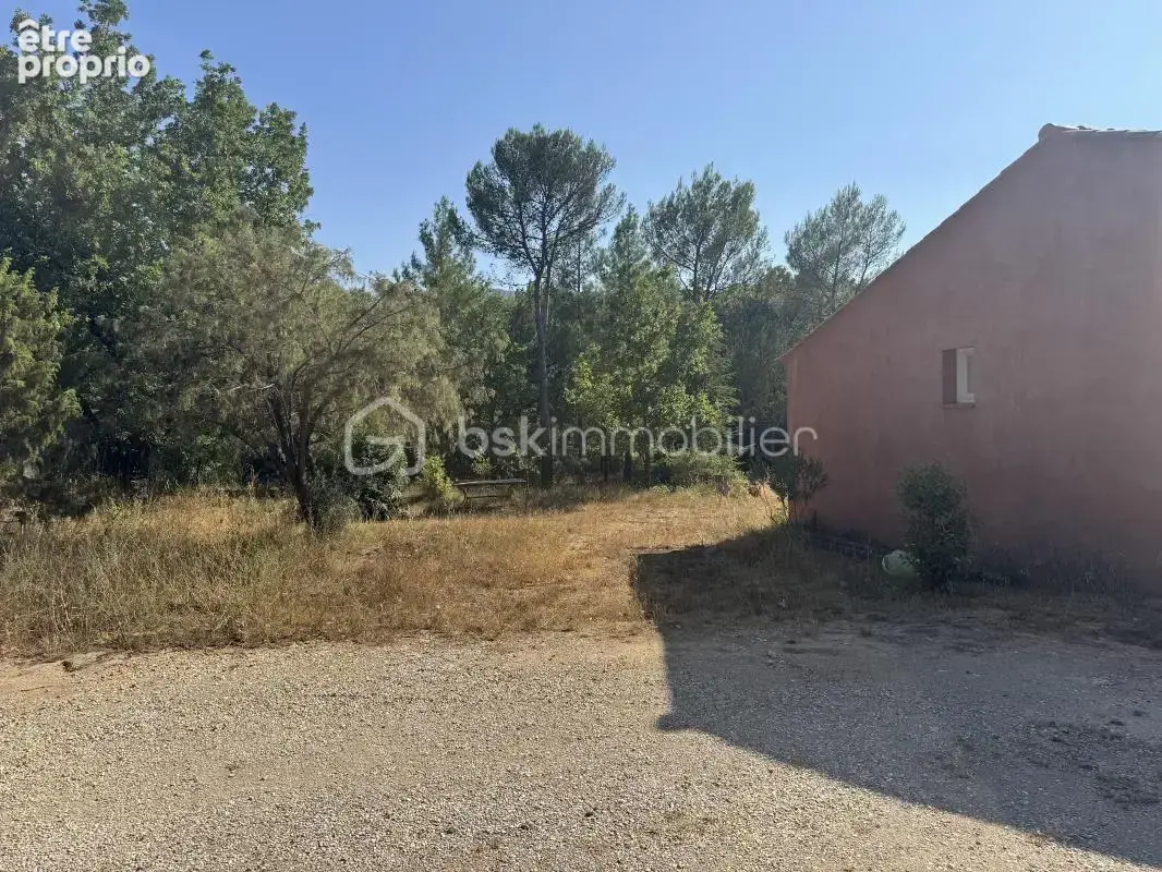 À Rocbaron (83136), superbe villa de plain-pied entièrement rénovée avec 3 chambres et grand terrain - photo 14