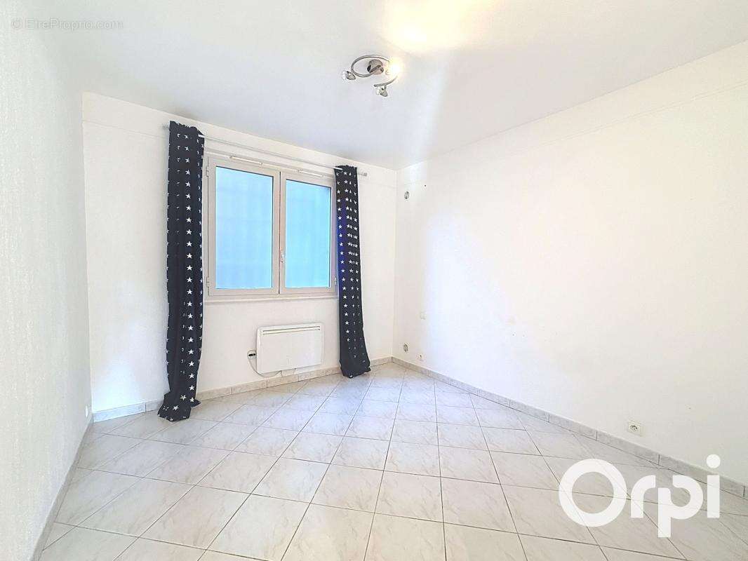 Appartement à VILLENEUVE-LOUBET