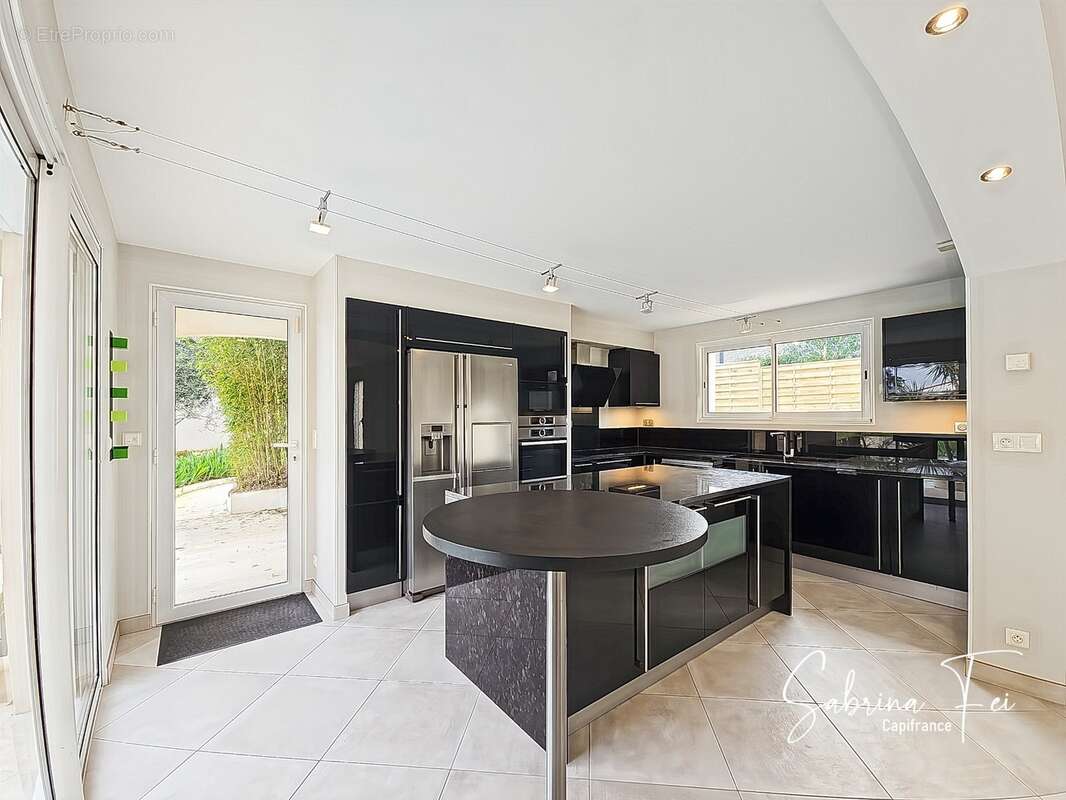 Maison familiale de plus de 165 m² – quartier résidentiel recherché – calme absolu – sans vis-à-vis – exposition sud – piscine - photo 17