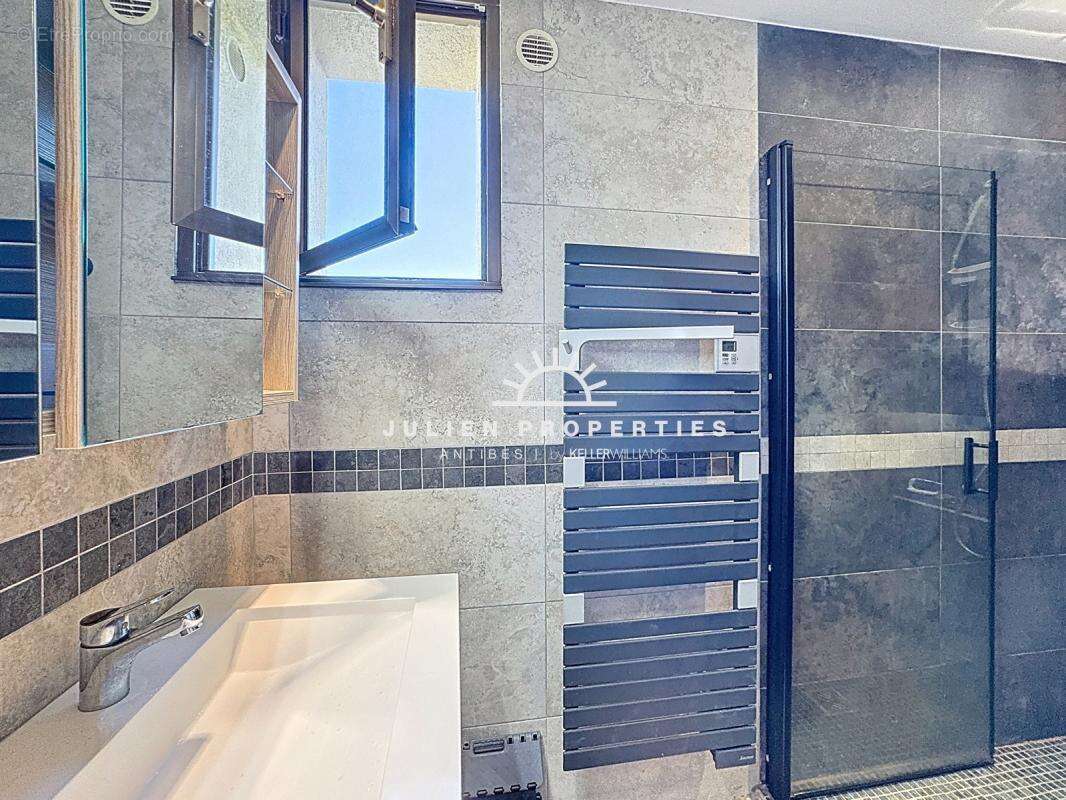 Appartement à VILLENEUVE-LOUBET