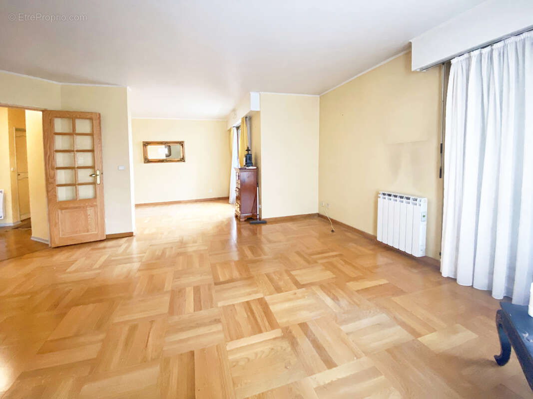 Appartement à LA GARENNE-COLOMBES