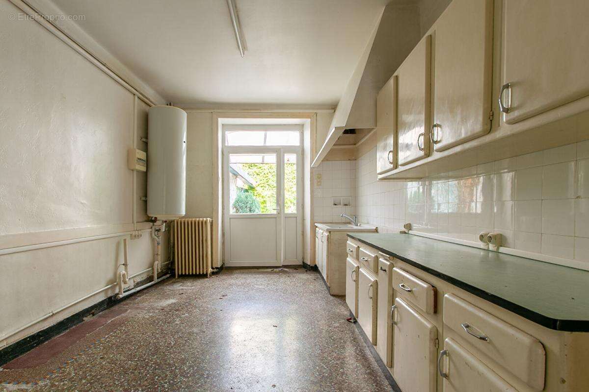 Maison La Chapelle Heulin Centre 9 P . 5 Chs . 216 M² . T 565 M² . Dépendances . Caves - photo 12