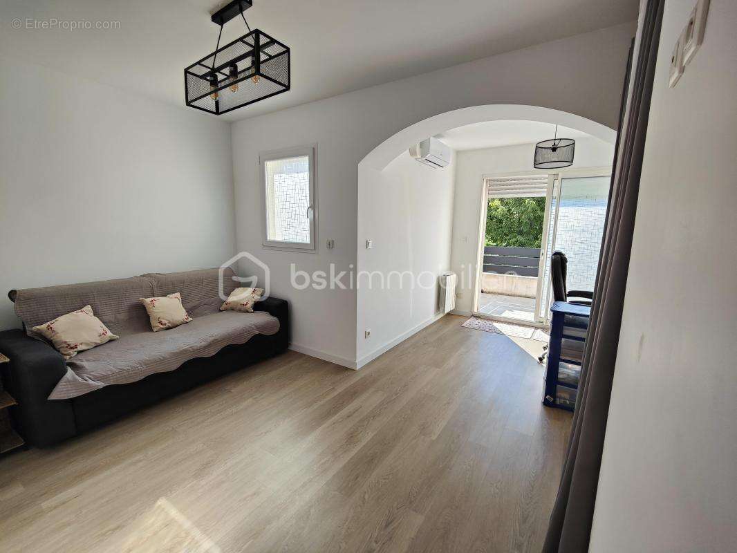 Montredon des corbières – villa r+1 - 120m² habitable - 3 chambres – dressing – climatisation réversible -  garage – piscine en  - photo 9