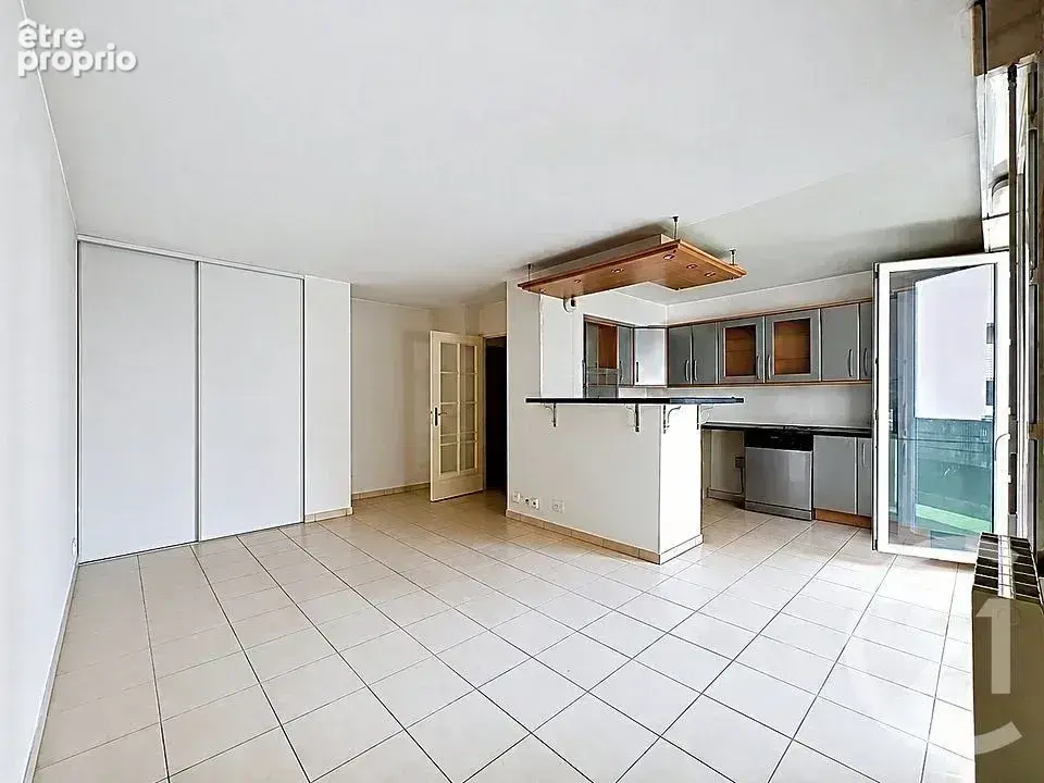 Appartement 65 m² à Combs-La-Ville  - photo 2