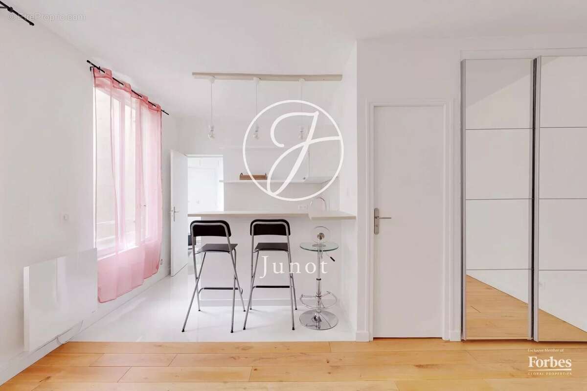Appartement à PARIS-7E