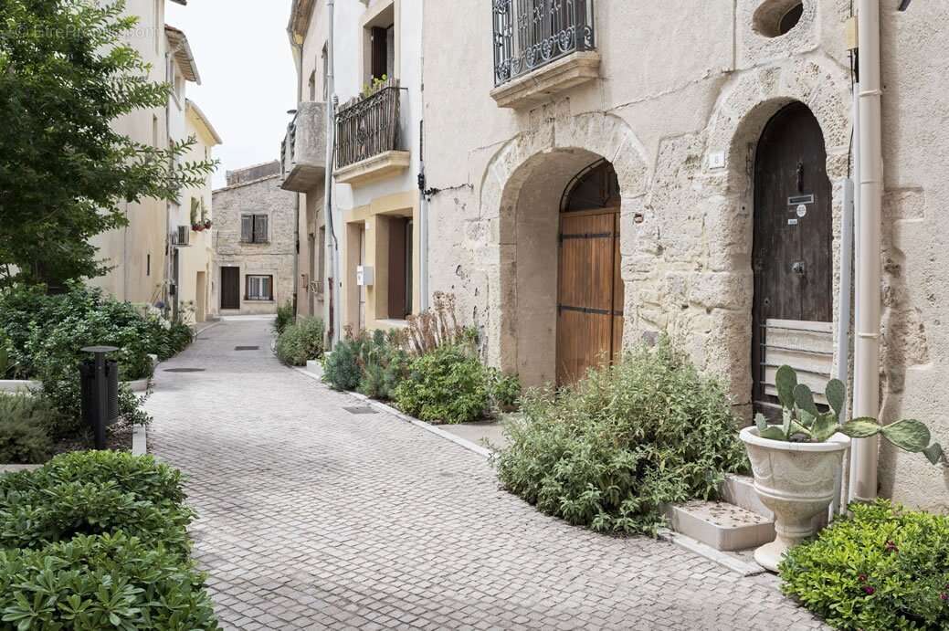 Appartement à VIC-LA-GARDIOLE