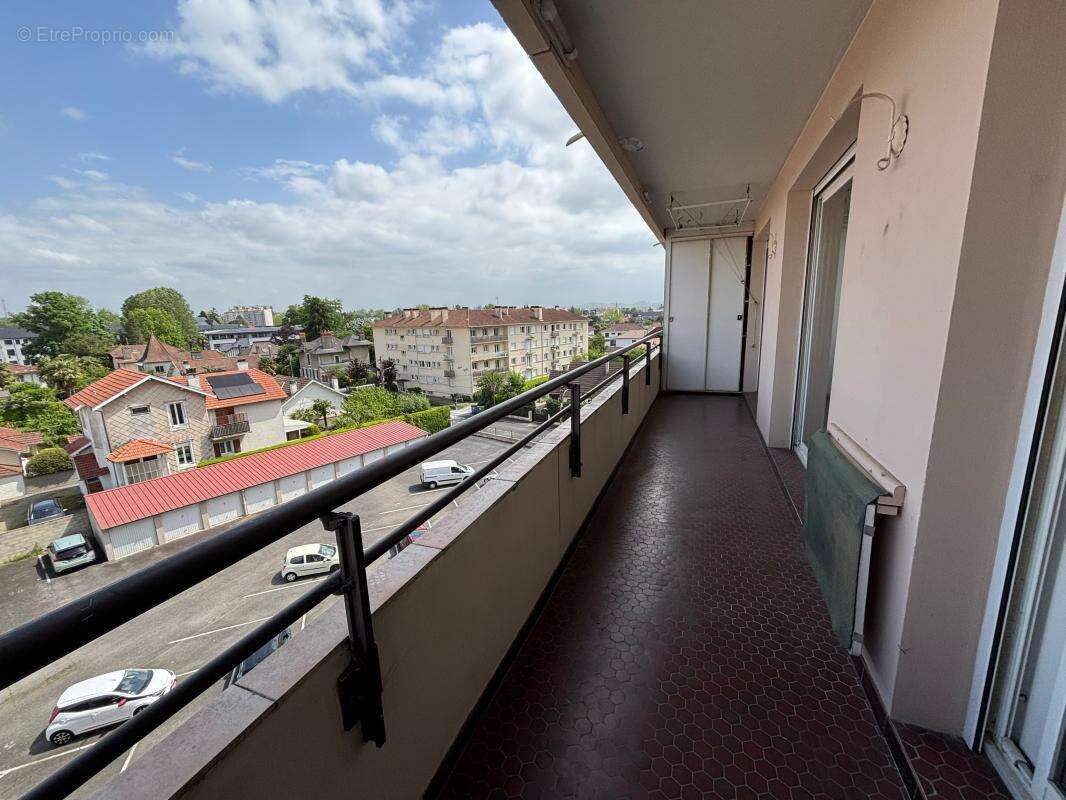 Appartement à vendre – t4 lumineux avec vue pyrénées, balcons, garage et cave - photo 4