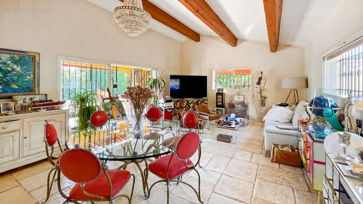 Maison à VALLAURIS