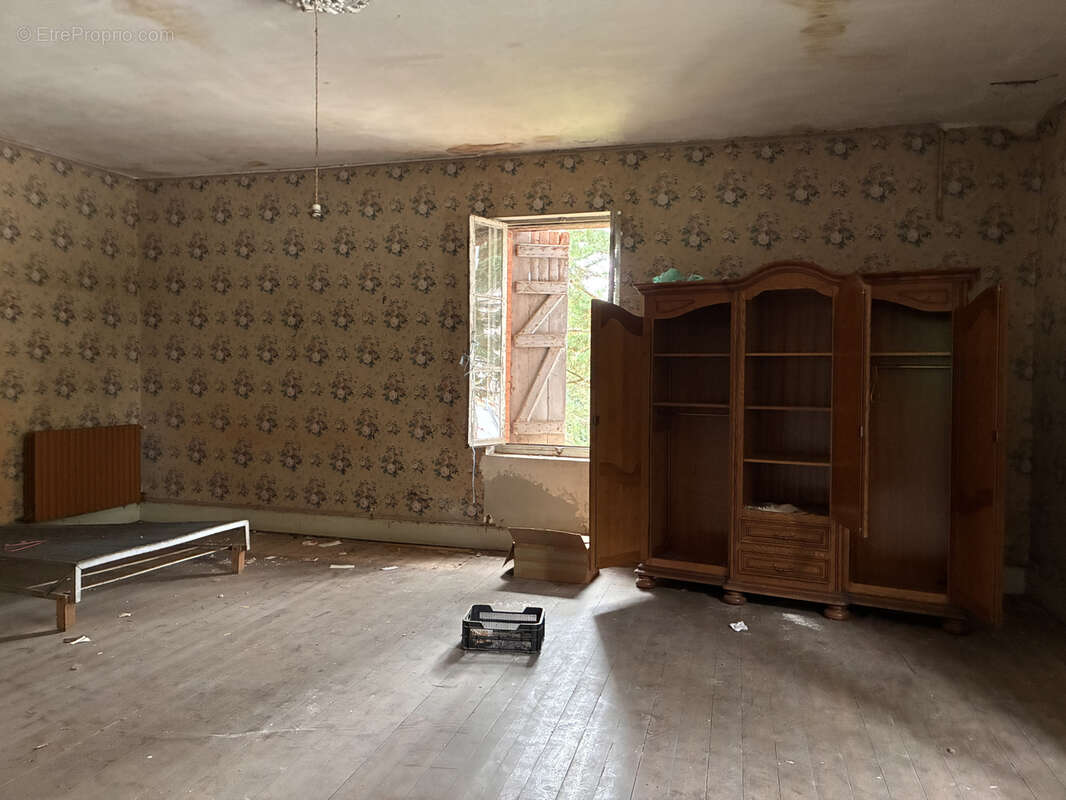 Ancienne maison bourgoise à rénover avec dépendances - photo 6