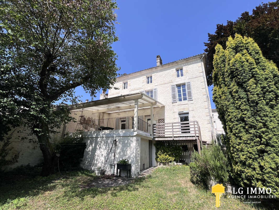 Maison à MORTAGNE-SUR-GIRONDE