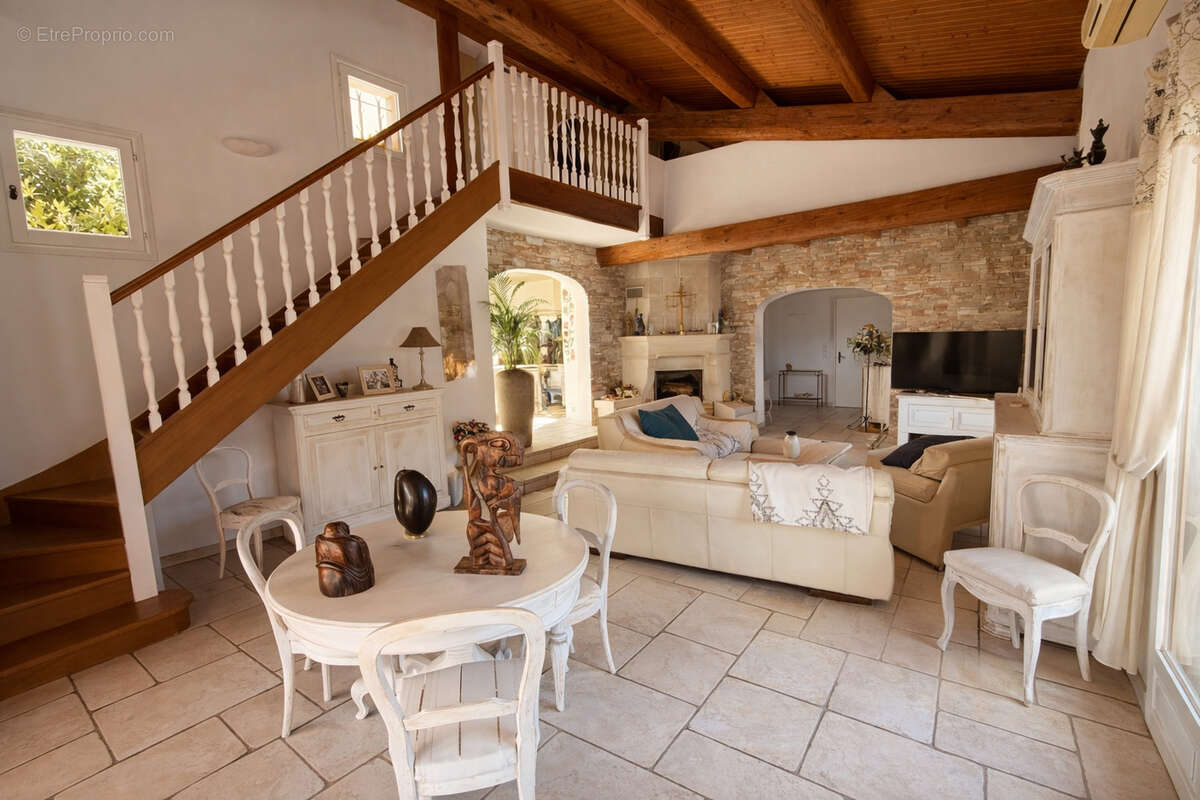 Maison à SOLLIES-TOUCAS
