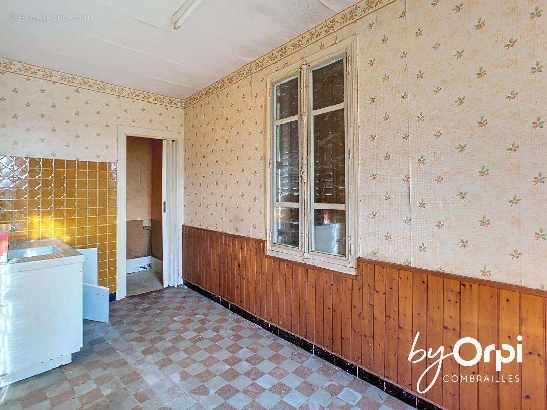 Maison à DURDAT-LAREQUILLE