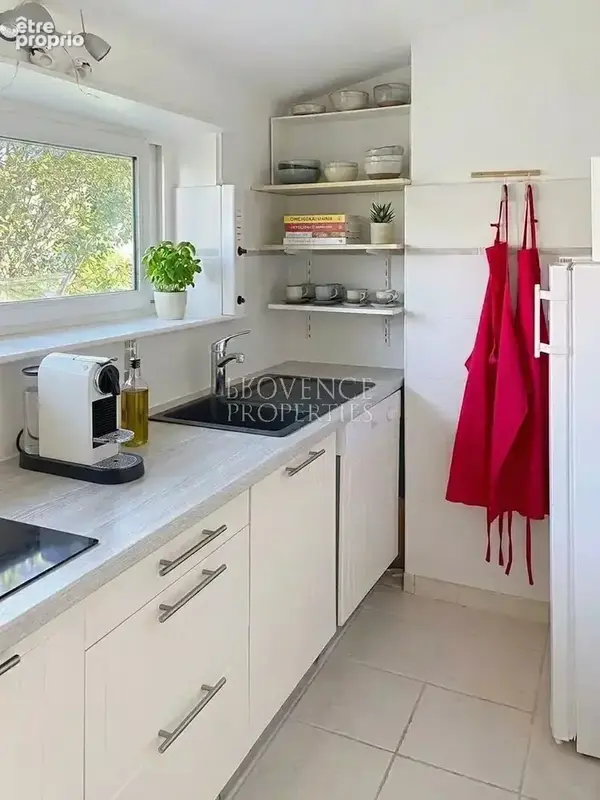 SAINT-AYGULF – Villa de 133 m² avec appartement indépendant à 300 m de la mer : Fort potentiel locatif & cadre idyllique au calm - photo 7