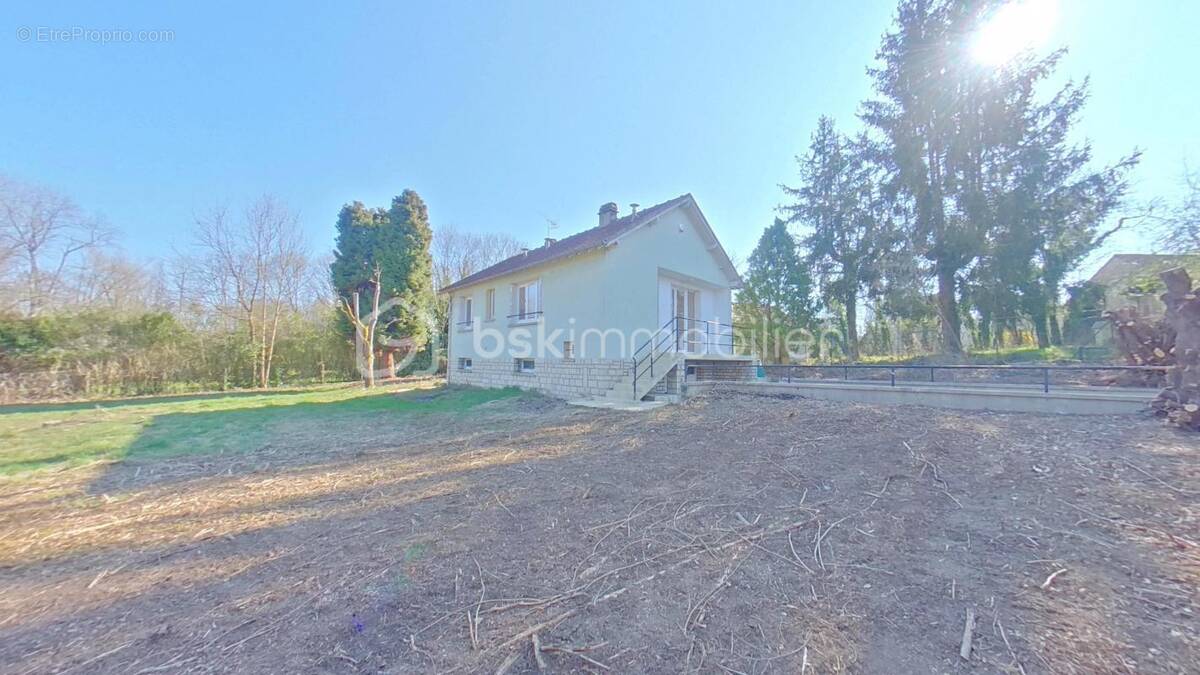 Maison à EGRISELLES-LE-BOCAGE