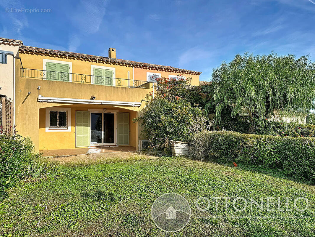 Maison à ROQUEBRUNE-SUR-ARGENS
