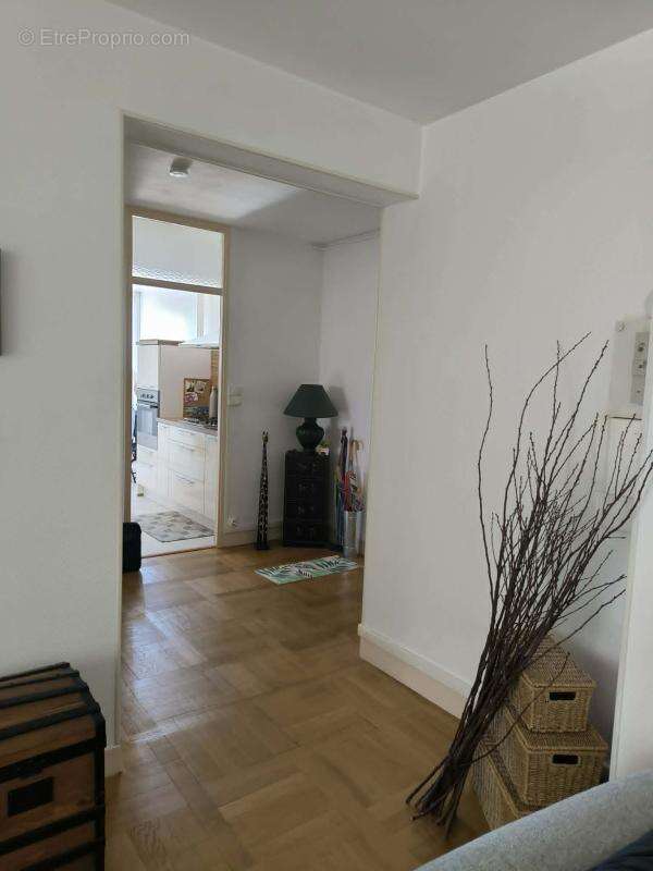 Appartement à BAGNOLS-SUR-CEZE