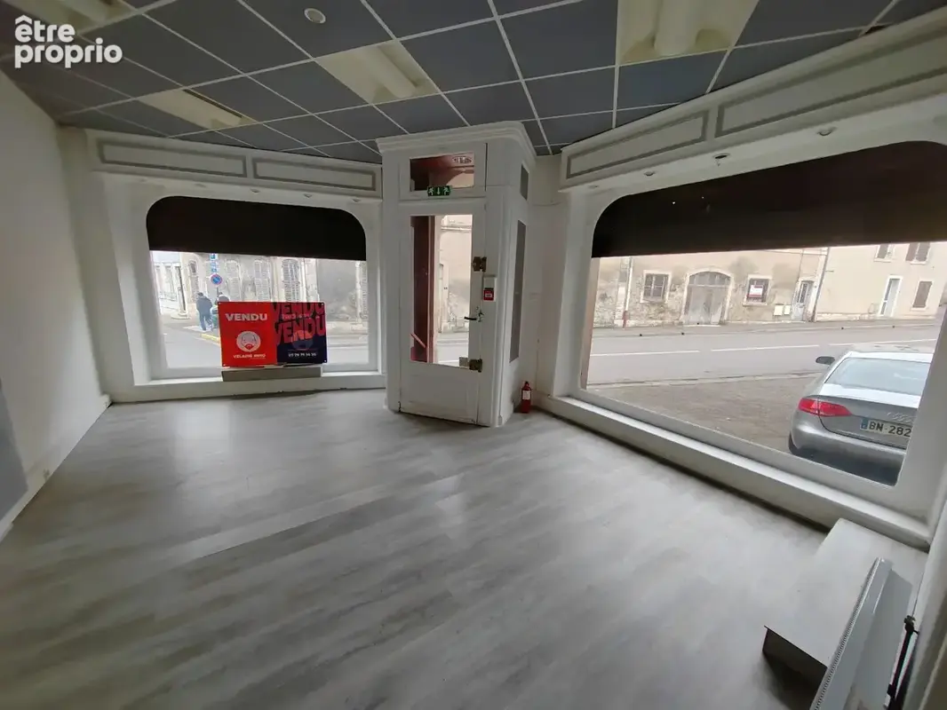 Immeuble 1 local + 2 apparts centre ville - photo 2