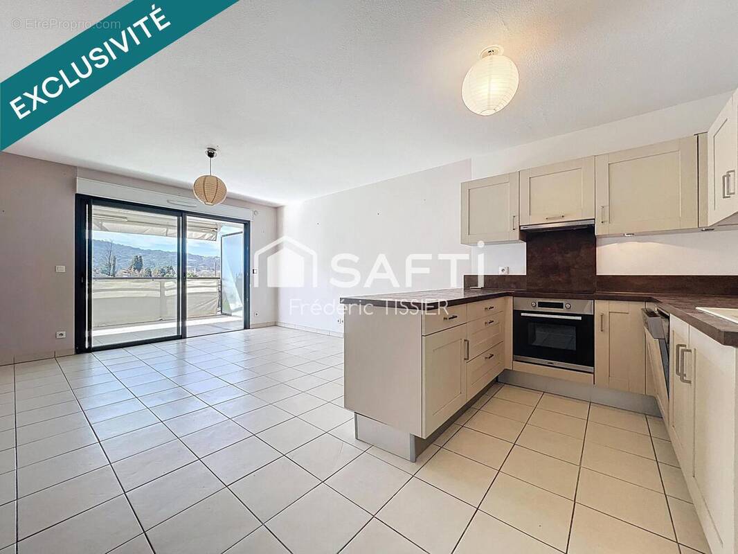 Photo 1 - Appartement à LA ROQUETTE-SUR-SIAGNE