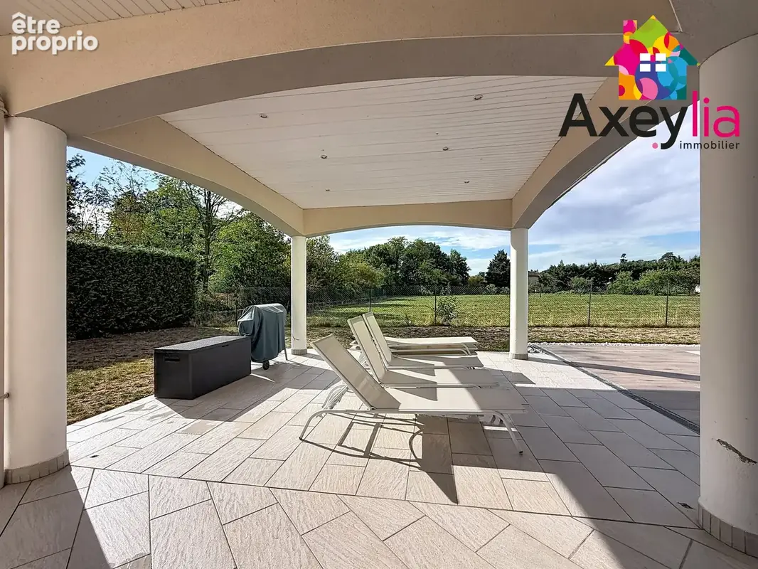A vendre - riorges - maison contemporaine de 2011 avec cinq chambres, terrain et piscine - photo 17