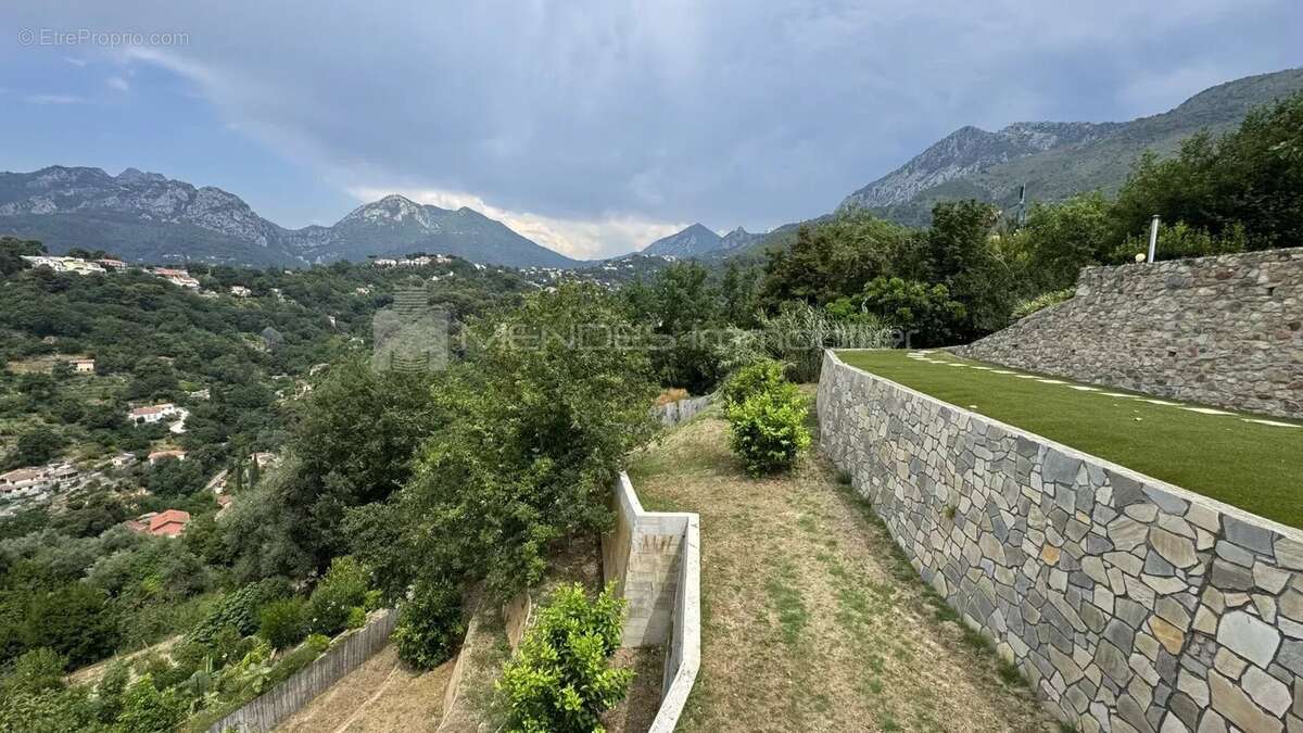 Vue spectaculaire villa avec piscine a menton - photo 16