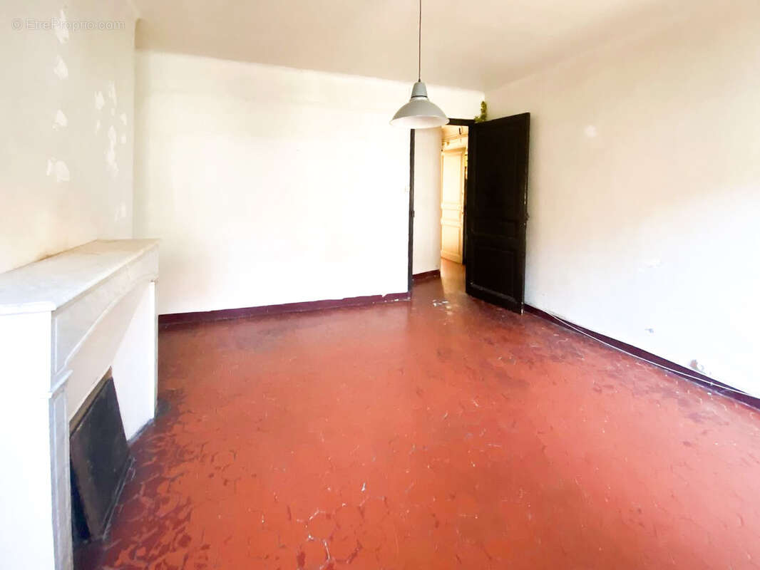 Toulon - Haute Ville : Appartement T2 à rénover - photo 2