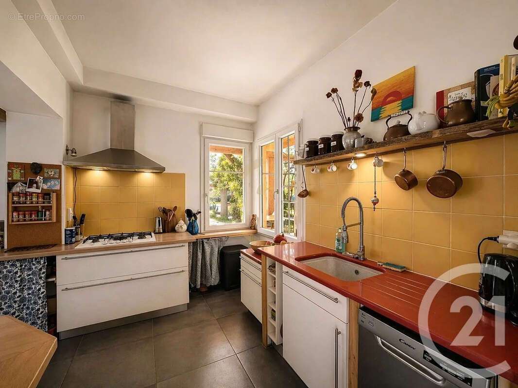 Maison 130 m² à Remoulins  - photo 7