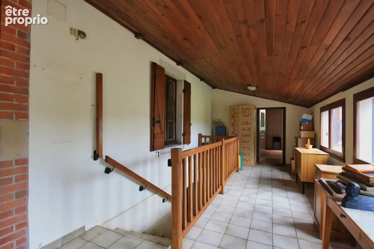 Spacieuse maison de bourg de 196 m², 5 chambres, sur un joli terrain de 5200 m² - photo 6