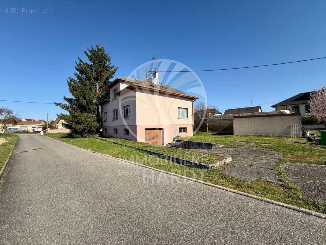 Maison à VILLAGE-NEUF