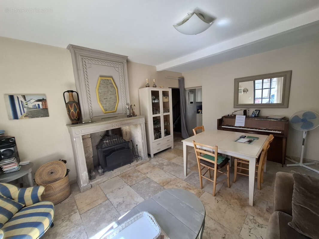 Maison de village avec cour et parking privé - photo 7
