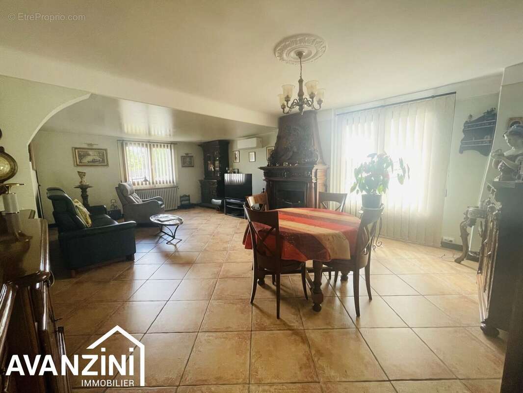 Maison à CRECY-LA-CHAPELLE