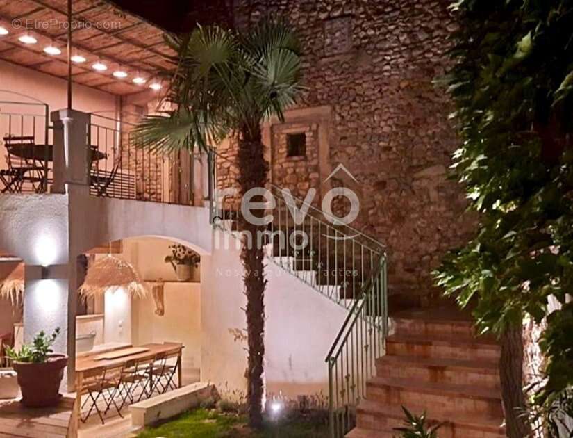 Maison à VALREAS