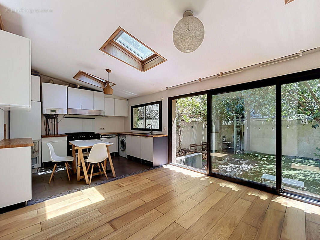 Appartement à MARSEILLE-5E
