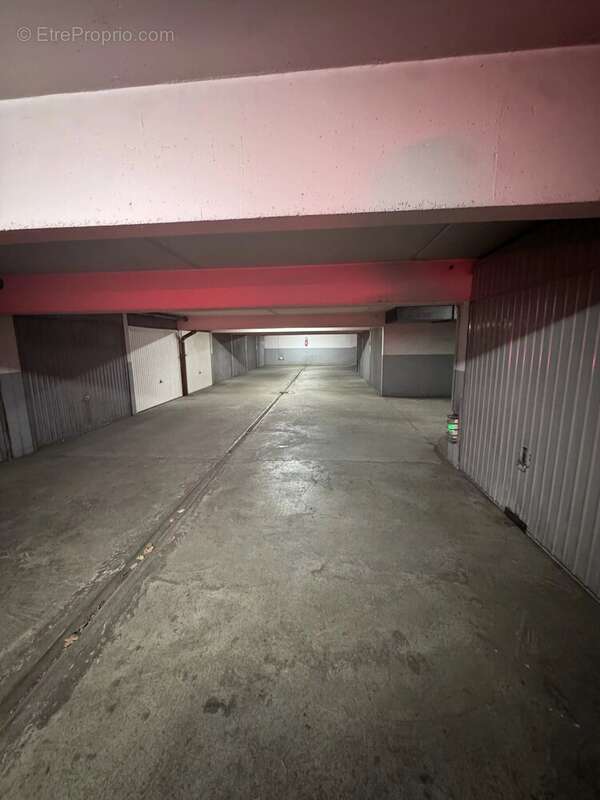 Parking à MARSEILLE-12E