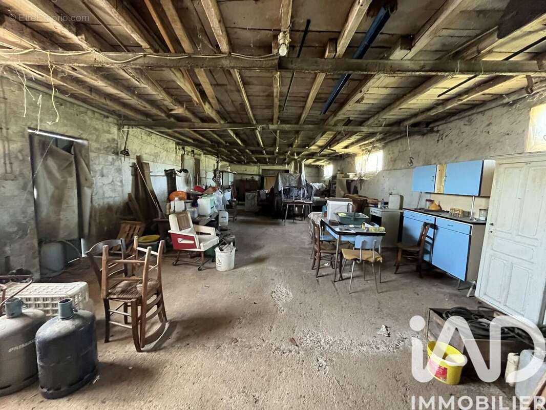 Maison 123 m² à Lussac  - photo 8