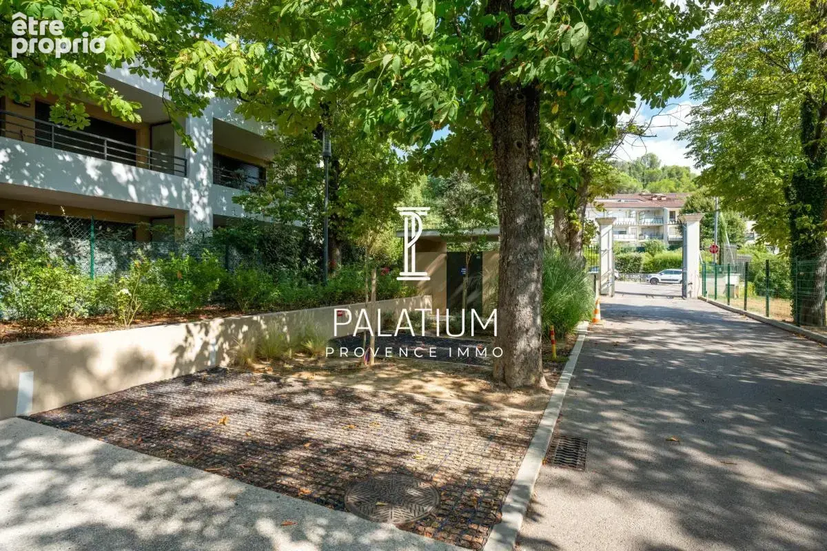 Appartement T2 avec terrasse & parking - 45 m² - LUYNES - photo 12