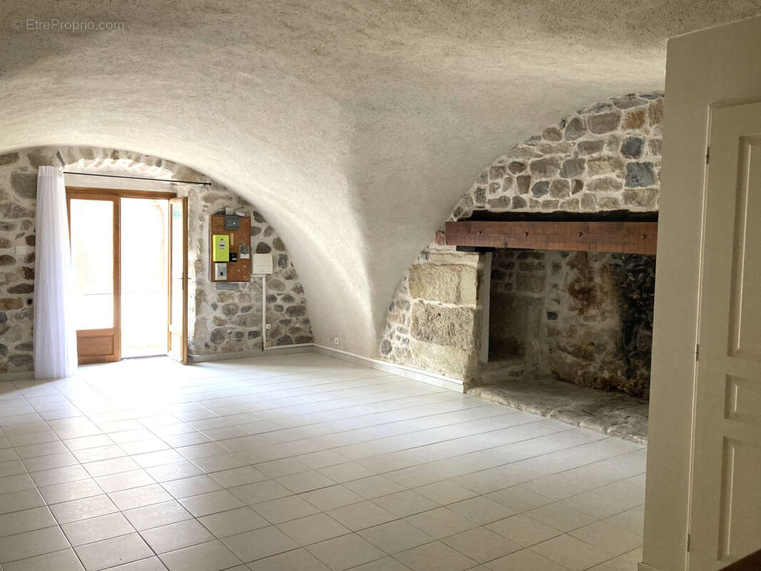 Maison à SAINT-PRIVAT