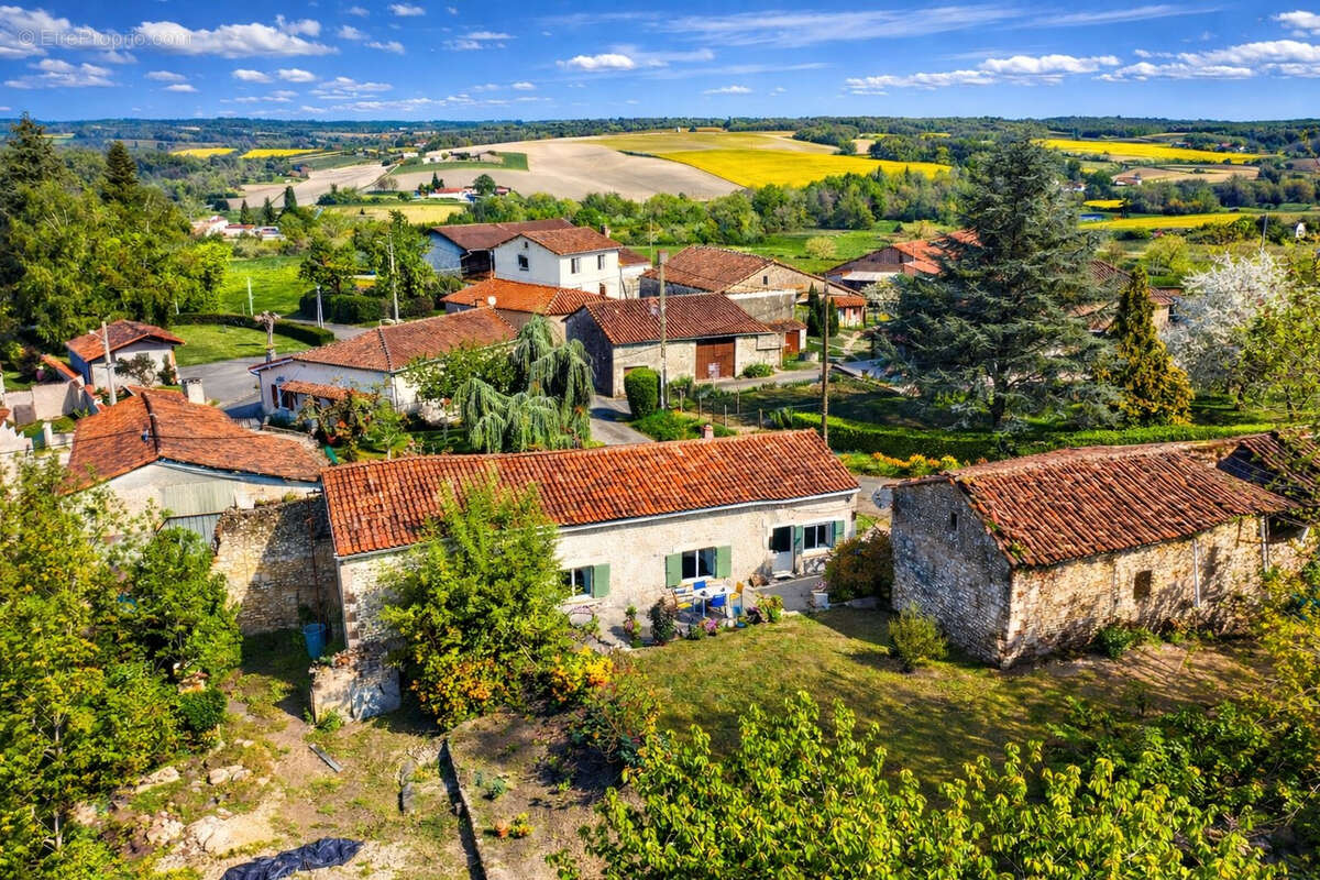 Maison 3 chambres, jardin et dépendances - photo 2