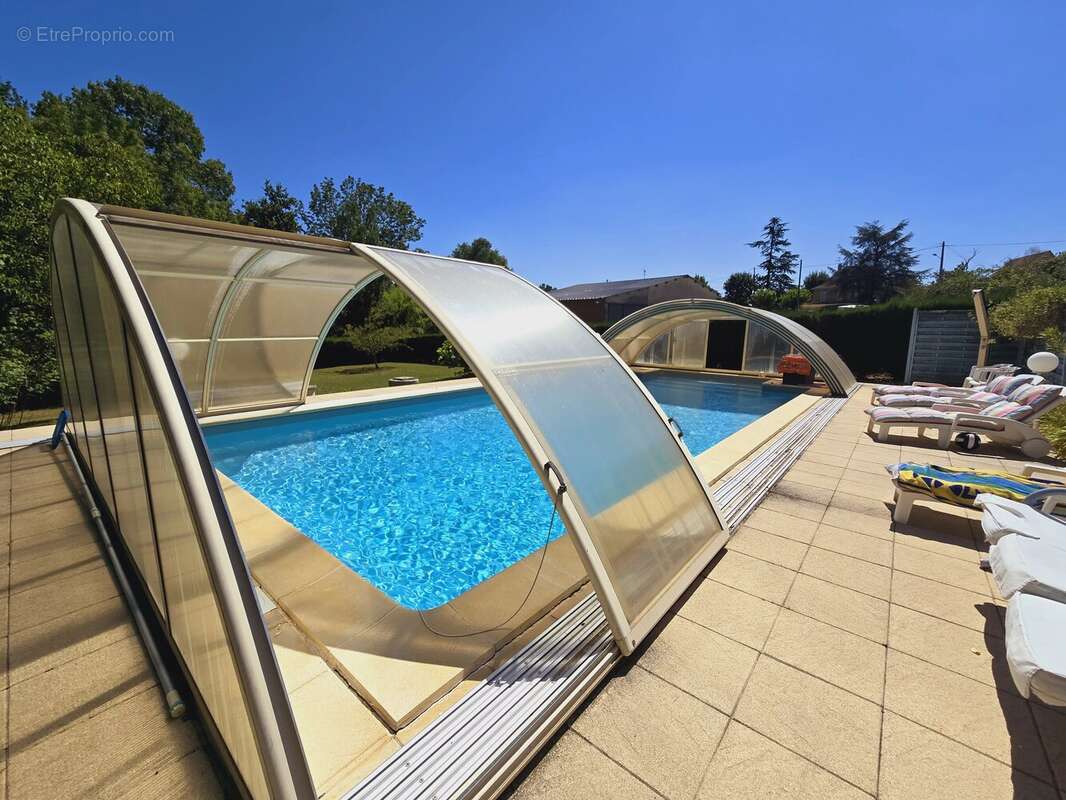 Maison familiale spacieuse avec 4 chambres, un grand sous-sol et une piscine - photo 16