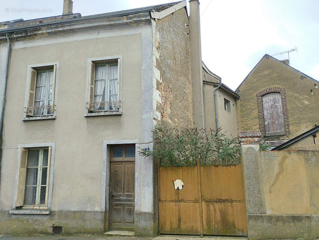 Maison à BESSE-SUR-BRAYE