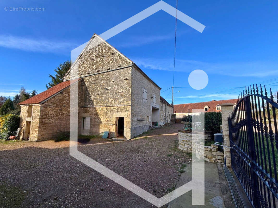 Maison à DONZY