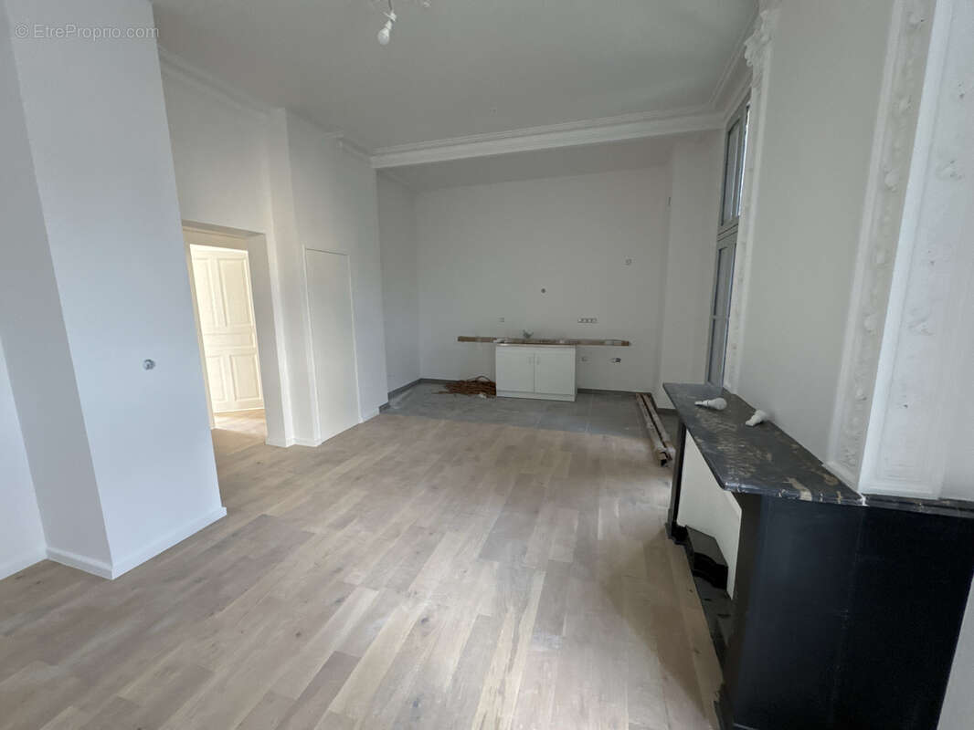 Appartement à VALERGUES