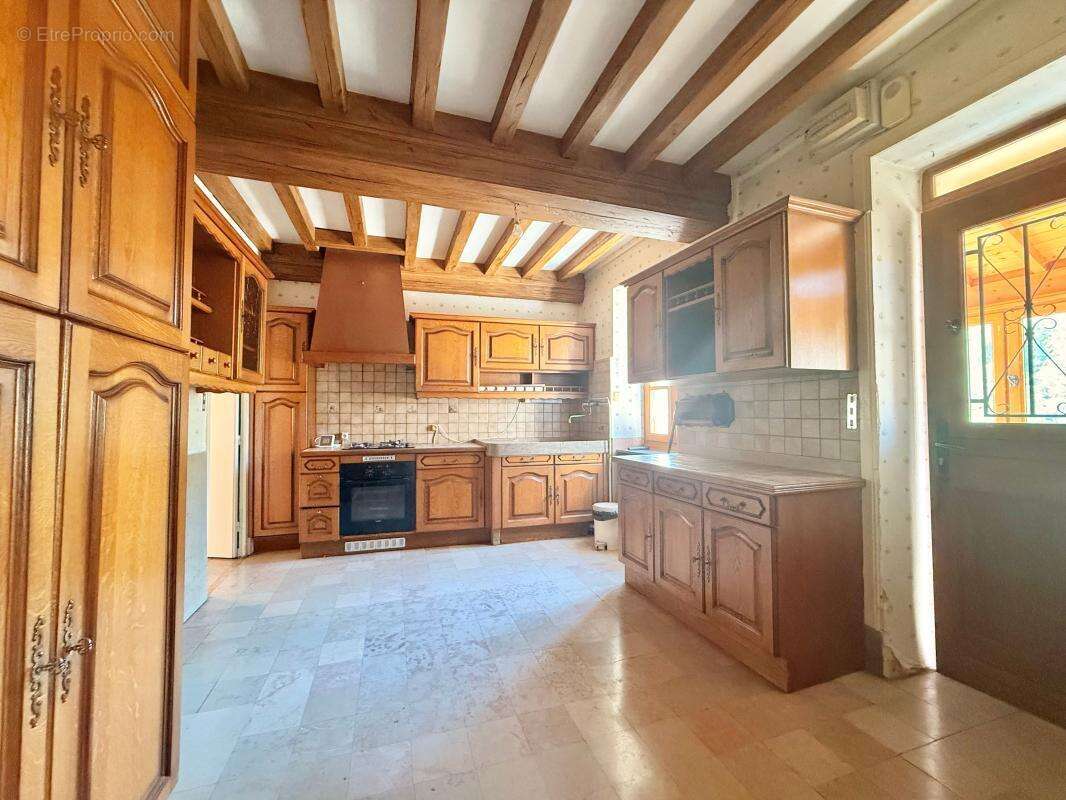 Maison avec 3 chambres et 2 garages sur un terrain de 742m² - photo 9