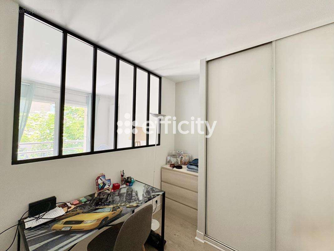 Appartement à COURBEVOIE