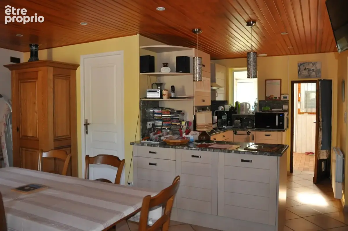 Belle maison rénovée en 2010, avec 2 chambres, terrain de 693 m2, louée 700 €/mois hors charges. - photo 5
