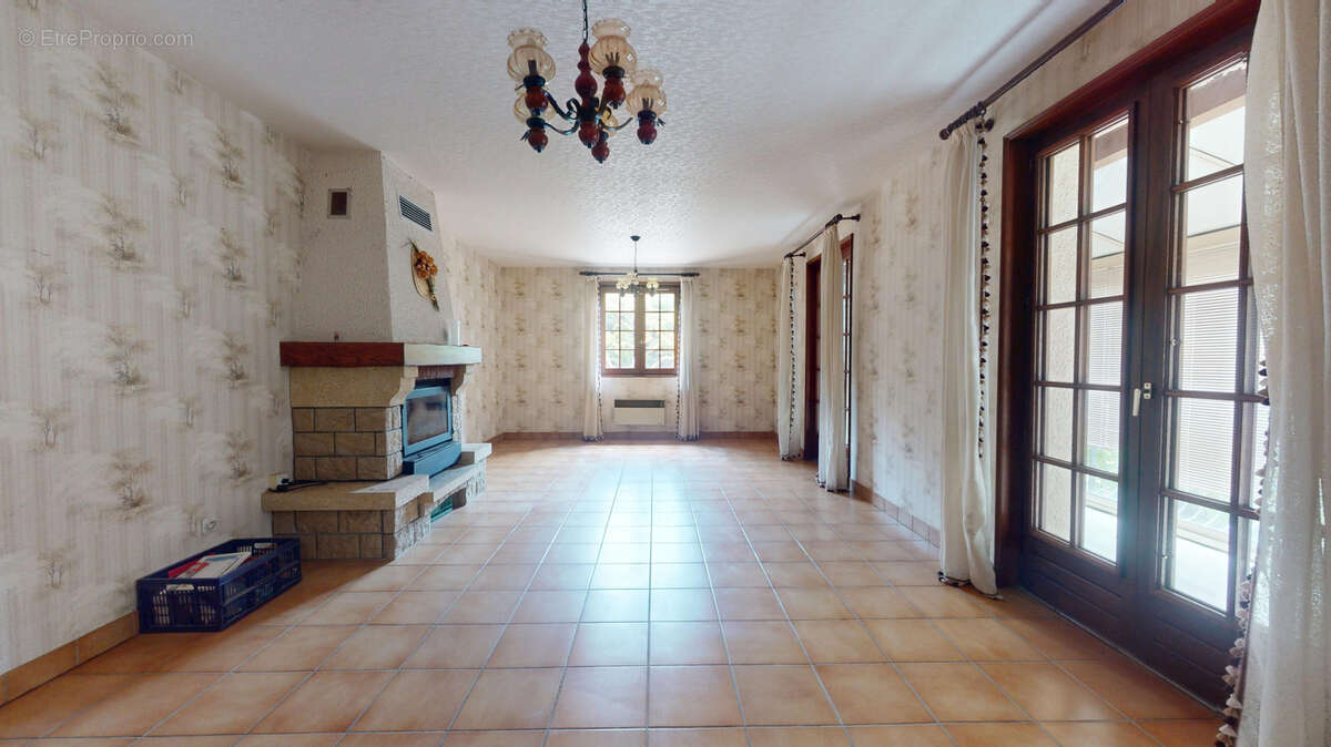 Maison de 1985 sur sous-sol complet avec grand terrain - photo 6