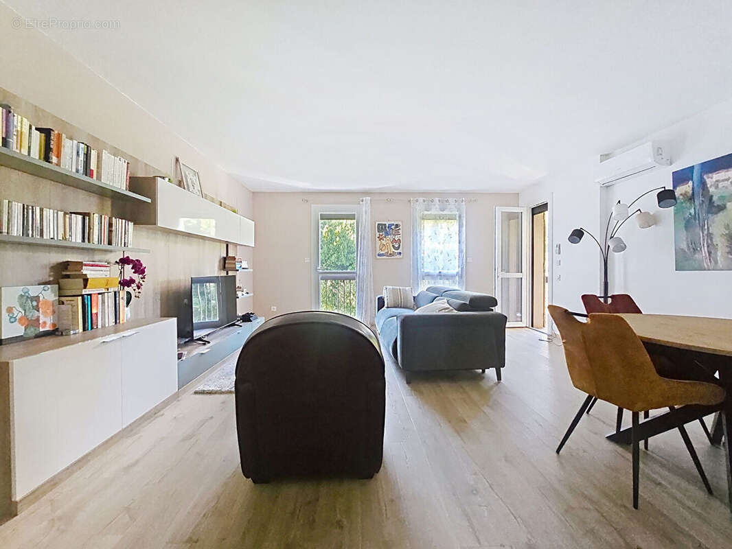 Appartement à VILLENEUVE-LES-AVIGNON