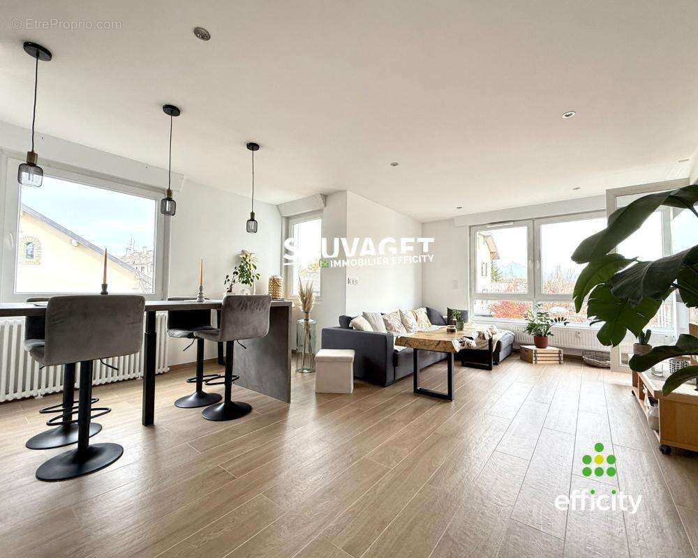 Appartement à REIGNIER