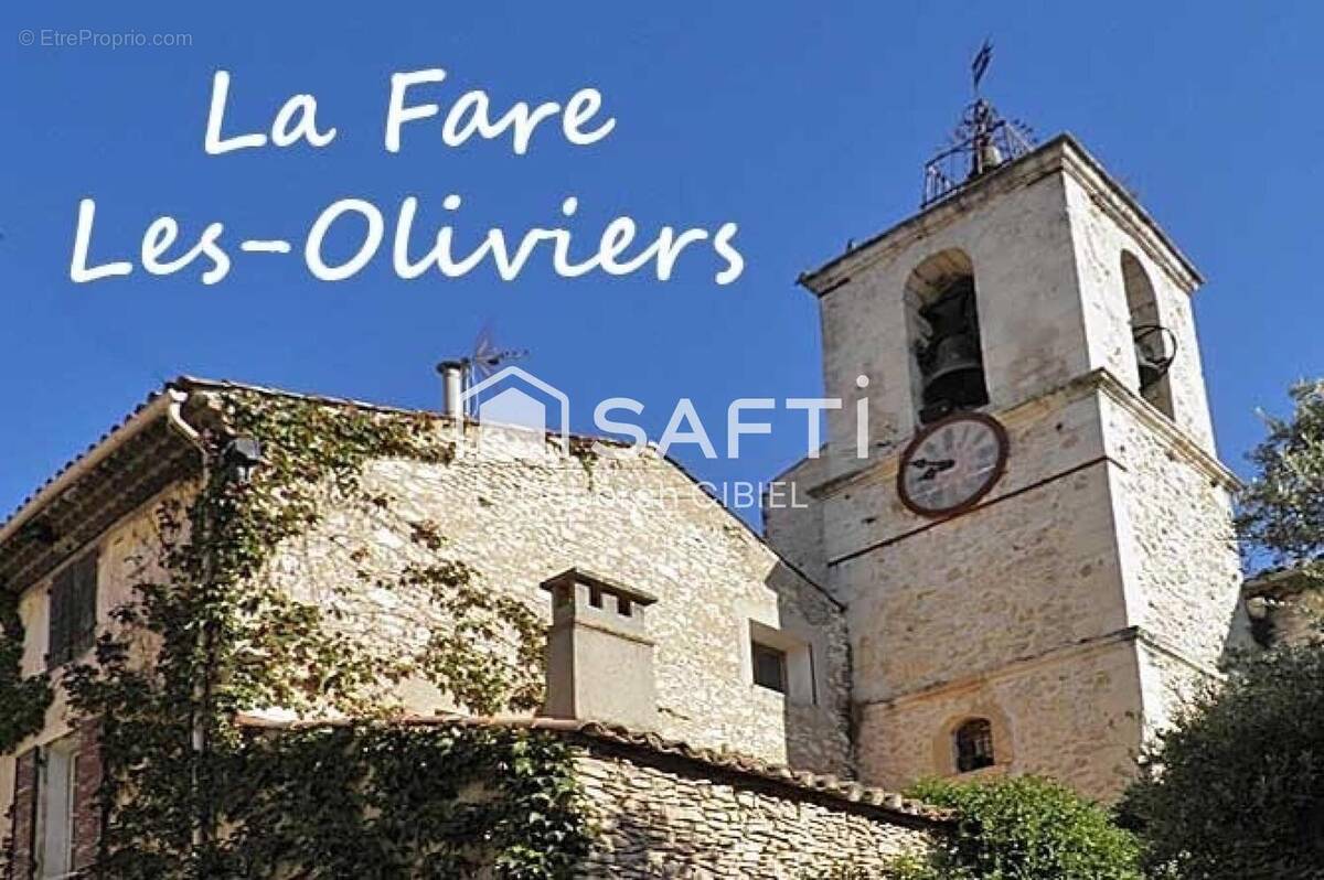 Photo 1 - Parking à LA FARE-LES-OLIVIERS