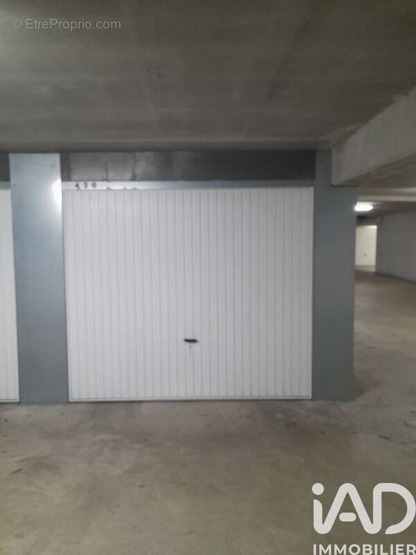 Photo 1 - Parking à LA ROCHELLE