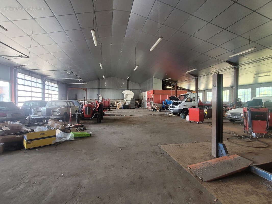 Garage de 900 m2 idéal pour votre activité ! - photo 3